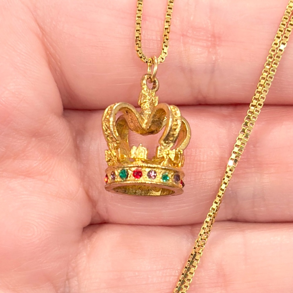 Vintage 9K Crown Pendant, 3D Monarch Regal, Colorful Charm, British - Picture 3 of 14
